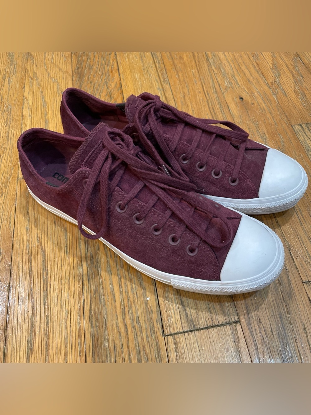 Converse Men’s 10.5 Chuck Taylor All Star Low Top Suede Burgundy
